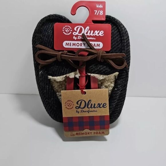 *NWT* Dluxe By Dearfoams Memory Foam Kids MED 7/8 Slippers - Picture 1 of 3